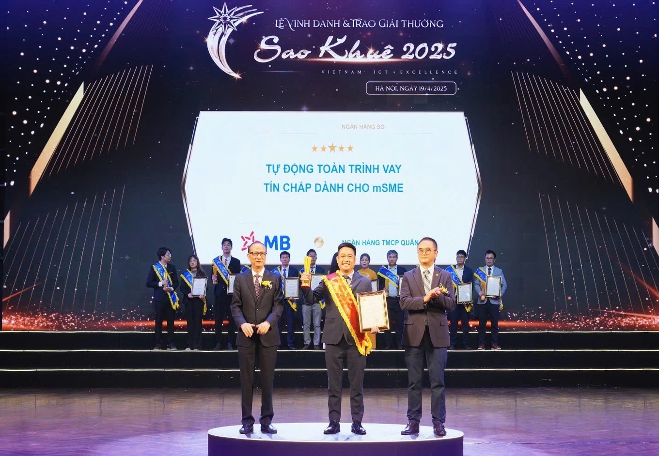 BIZ MBBank đạt 3 giải Sao Khuê nhờ công nghệ AI và dữ liệu lớn