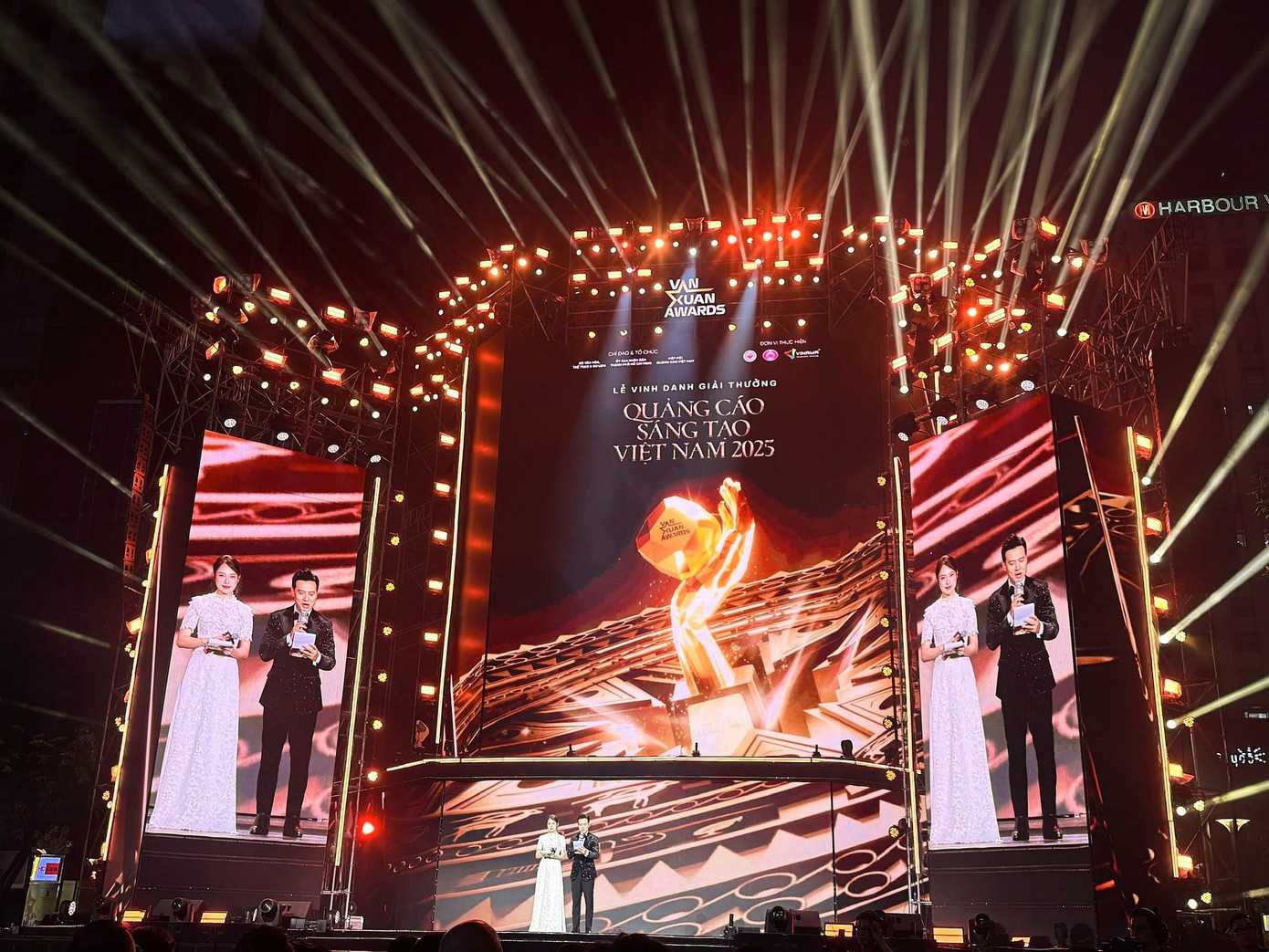 Vạn Xuân Awards 2025: MB và hành trình sáng tạo vì hạnh phúc con người