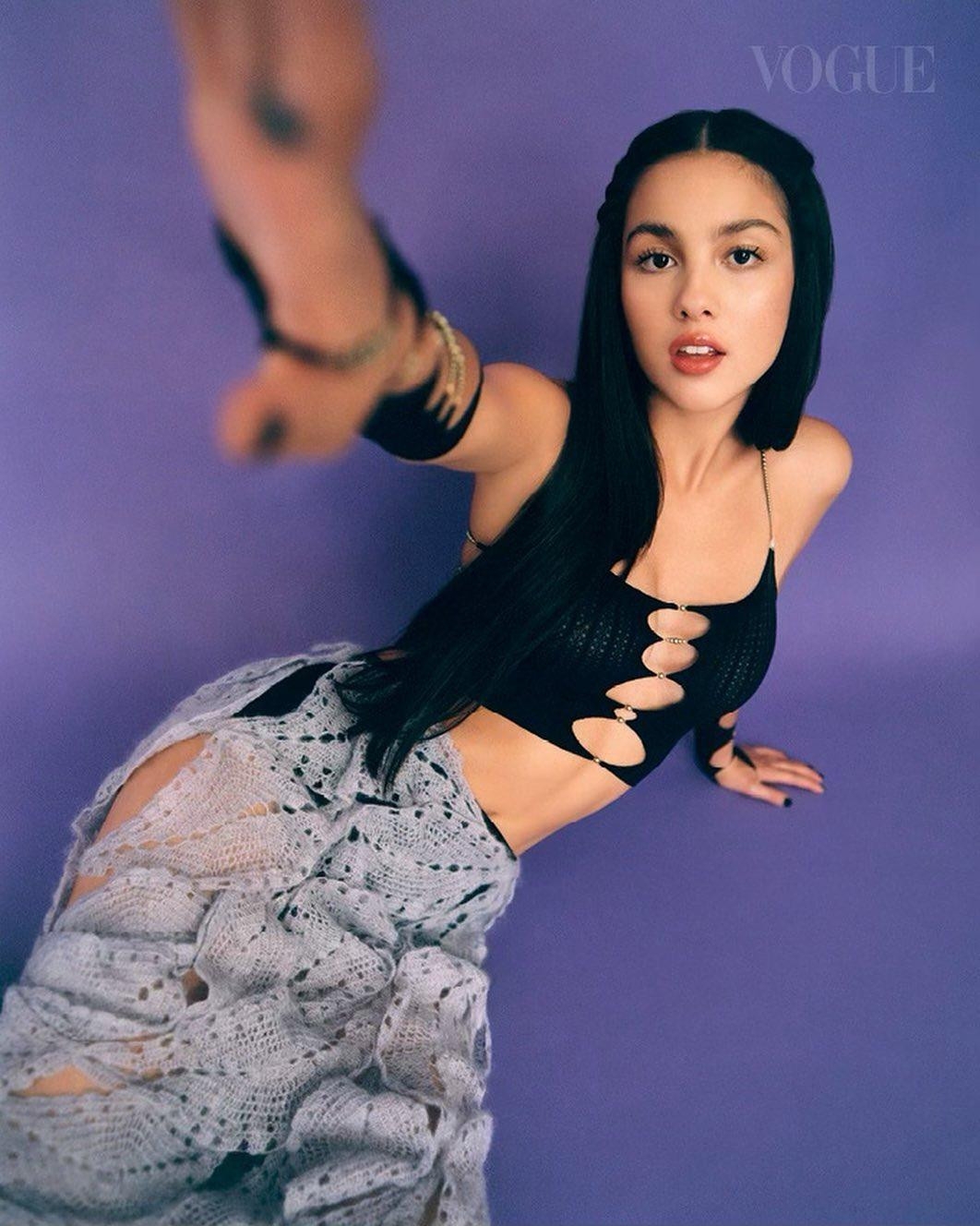 10 nu ca si tre dang thong tri playlist va bang xep hang toan cau hinh anh 6